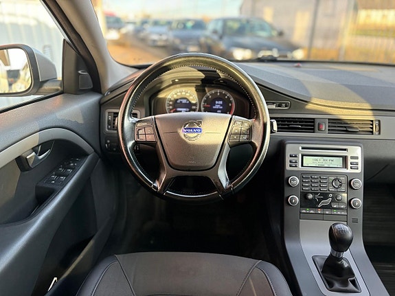 Volvo V70 10 of 22