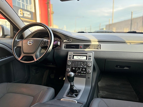 Volvo V70 11 of 22