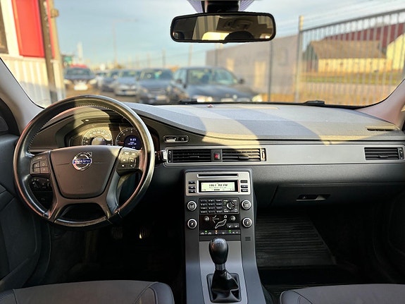 Volvo V70 9 of 22