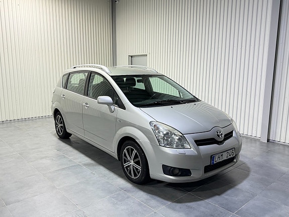 Toyota Corolla Verso 3 of 5