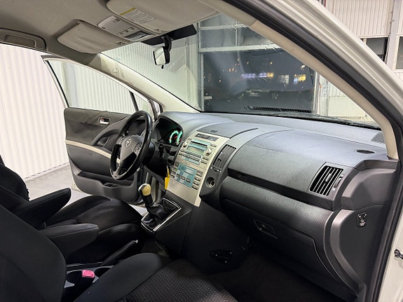 Toyota Corolla Verso 10 of 14