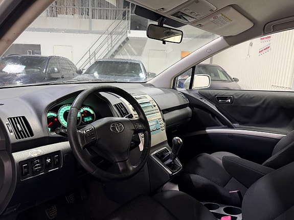 Toyota Corolla Verso 9 of 14