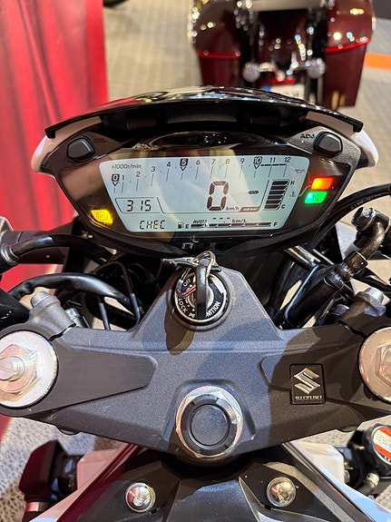 Suzuki SV650X  *Lagerfinal & 1570:-/i 36 mån* 7 of 13