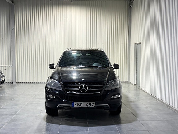 Mercedes-Benz ML350 2 of 5