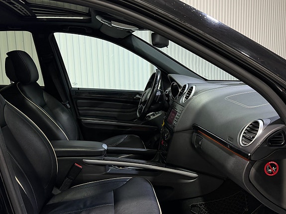 Mercedes-Benz ML350 20 of 22