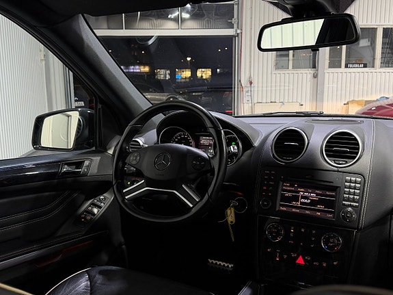 Mercedes-Benz ML350 17 of 22
