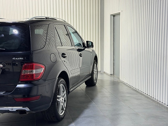 Mercedes-Benz ML350 12 of 22