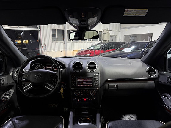 Mercedes-Benz ML350 15 of 22