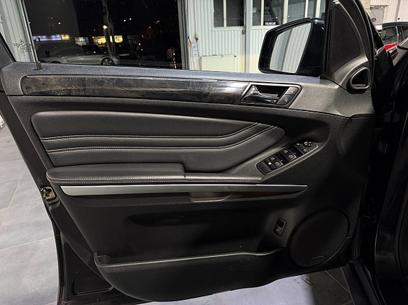 Mercedes-Benz ML350 13 of 22