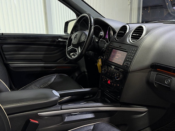 Mercedes-Benz ML350 18 of 22