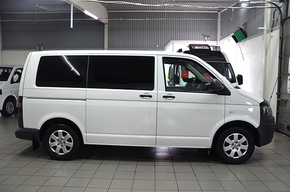 Volkswagen Caravelle 2 of 5