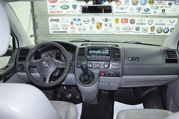 Volkswagen Caravelle 10 of 13