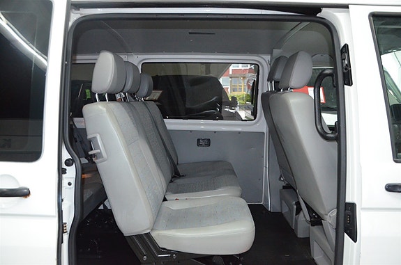 Volkswagen Caravelle 8 of 13