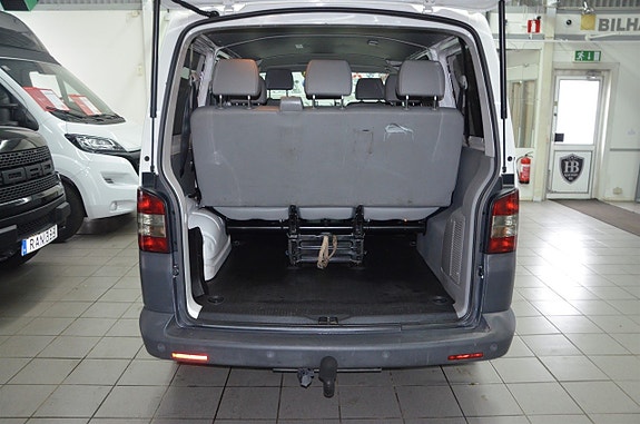 Volkswagen Caravelle 11 of 13