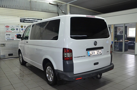 Volkswagen Caravelle 4 of 5