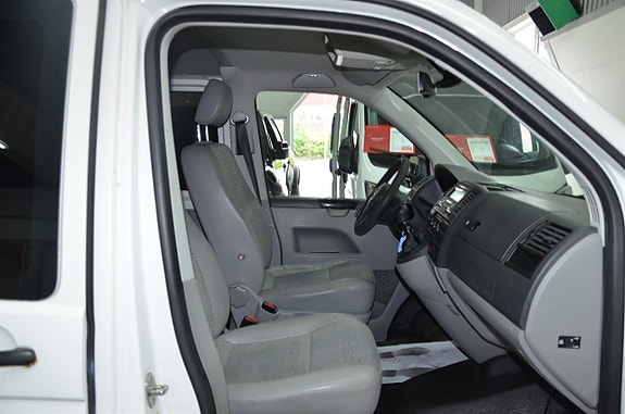 Volkswagen Caravelle 7 of 13