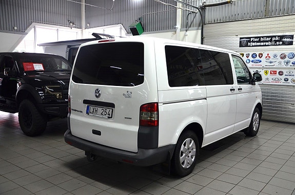 Volkswagen Caravelle 3 of 5