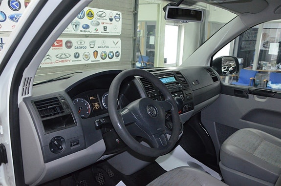 Volkswagen Caravelle 5 of 5