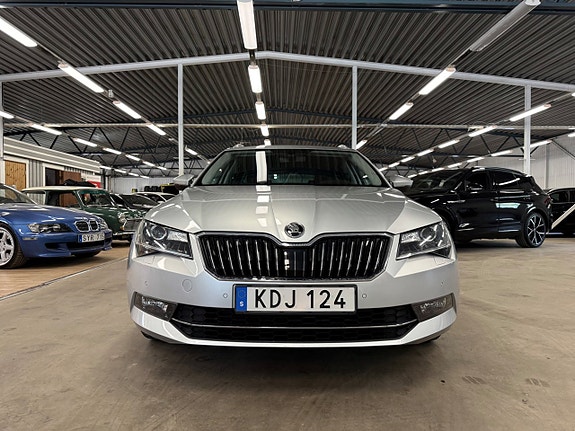 Skoda Superb 2 of 5