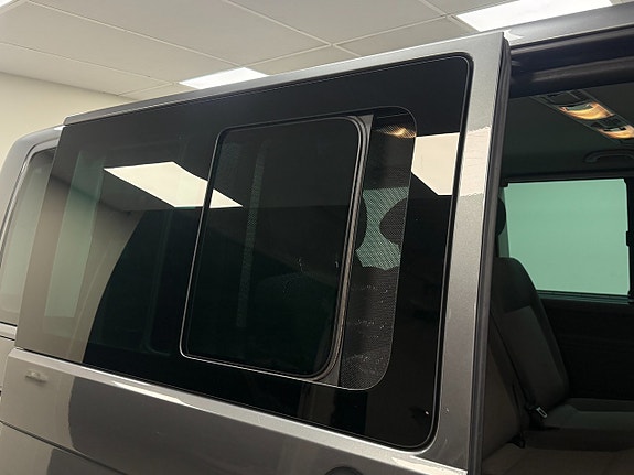 Volkswagen Caravelle - 8