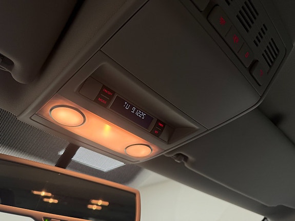 Volkswagen Caravelle - 23