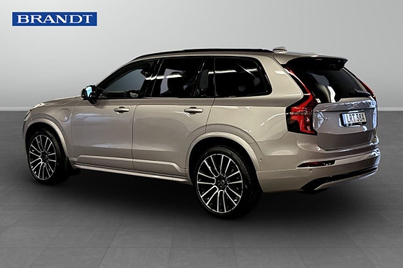Volvo XC90 2 of 5