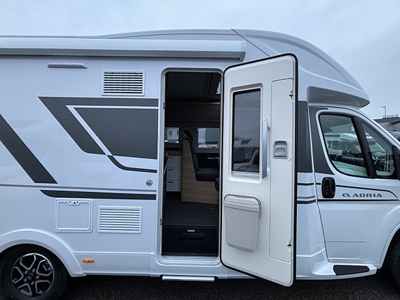 Adria Coral PLUS 670 SL 10 of 21