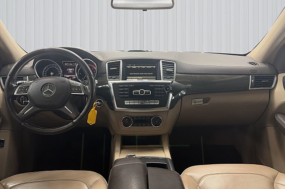 Mercedes-Benz ML350 10 of 19