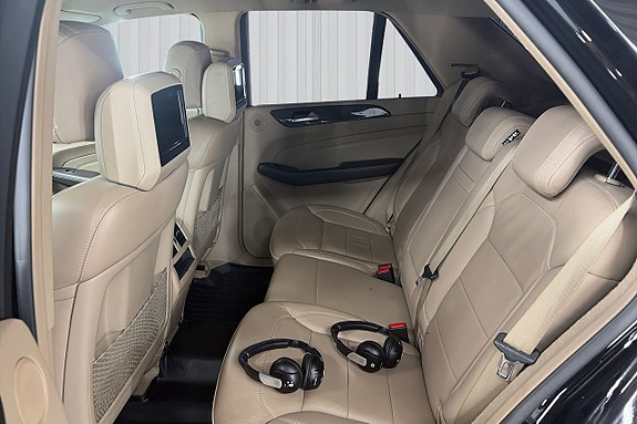 Mercedes-Benz ML350 16 of 19
