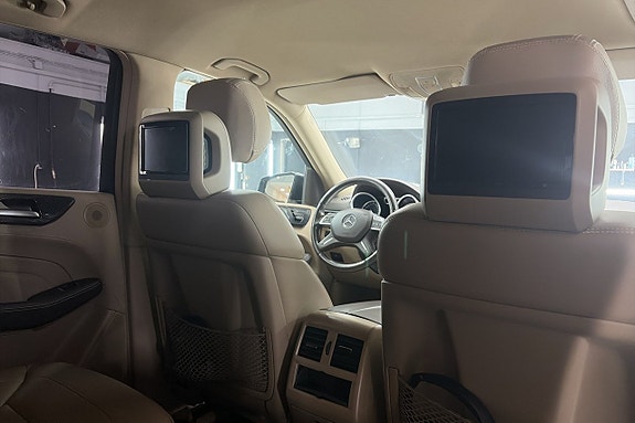 Mercedes-Benz ML350 17 of 19