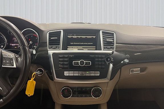 Mercedes-Benz ML350 11 of 19