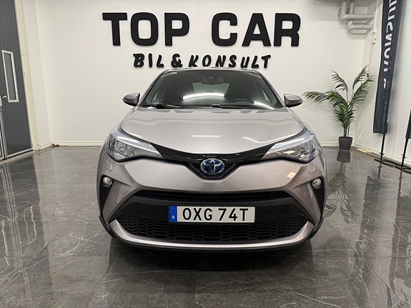 Toyota C-HR 2 of 5