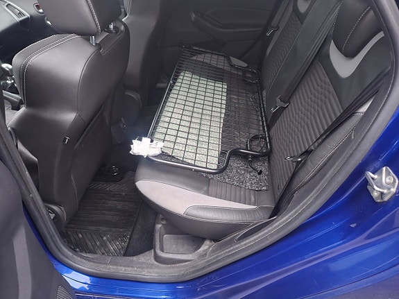 Ford Focus 7 of 12