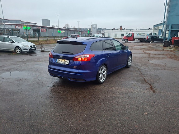 Ford Focus 3 of 5