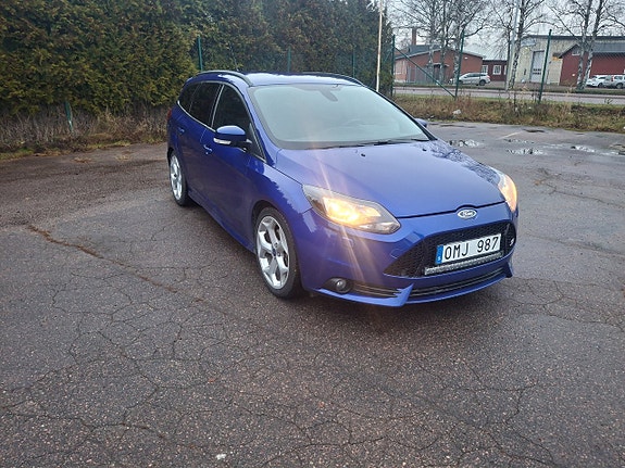 Ford Focus 2 of 5