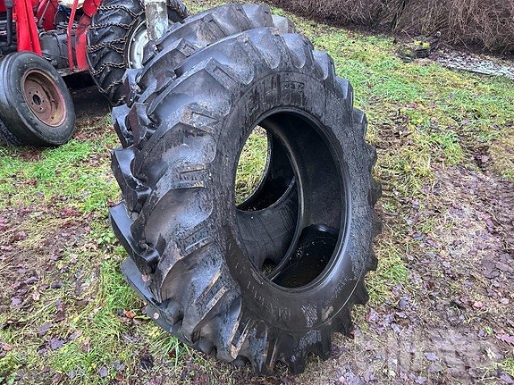 2 styck däck 16.9-30/14-30