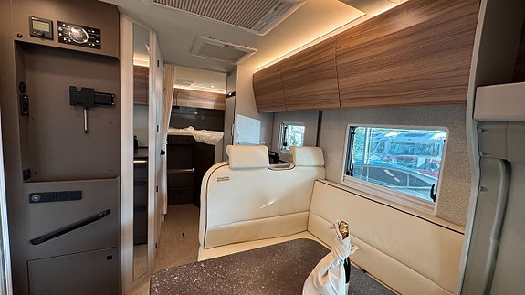 Bürstner B66 TD 690 140hk, Aut, Långbäddar, Lithium, 300 w laddbooster 11 of 24