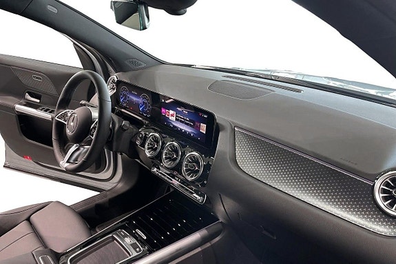 Mercedes-Benz EQA250+ 14 of 22