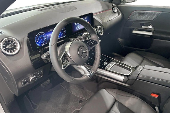 Mercedes-Benz EQA250+ 16 of 22