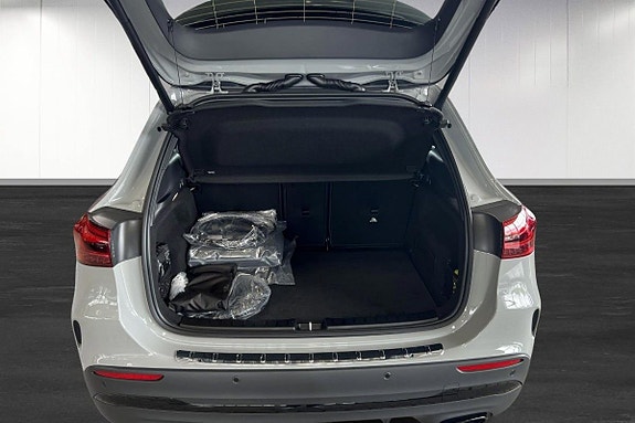 Mercedes-Benz GLA250 e 13 of 15