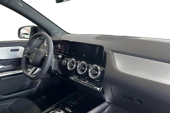 Mercedes-Benz GLA250 e 9 of 15
