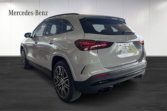 Mercedes-Benz GLA250 e 3 of 15