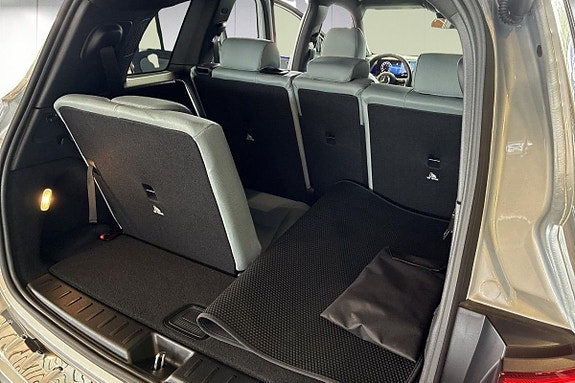 Mercedes-Benz GLB220 d 12 of 14