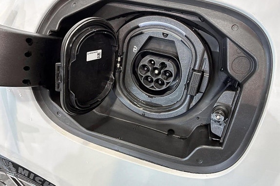 Mercedes-Benz C300 e 15 of 15