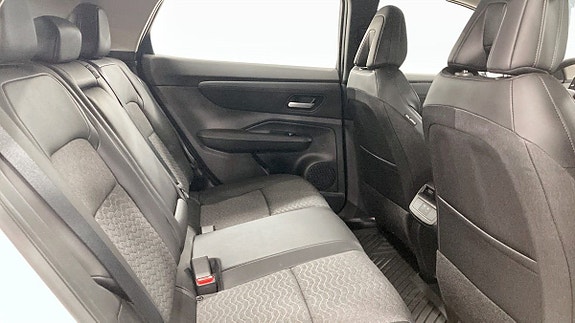 Nissan Ariya 5 of 16