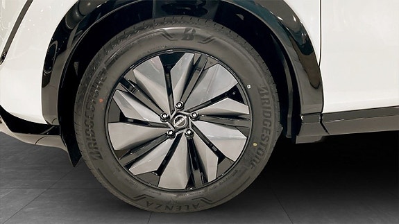Nissan Ariya 9 of 16