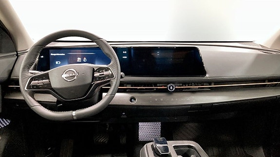 Nissan Ariya 4 of 16