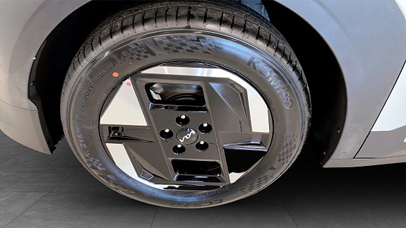Kia EV3 9 of 12