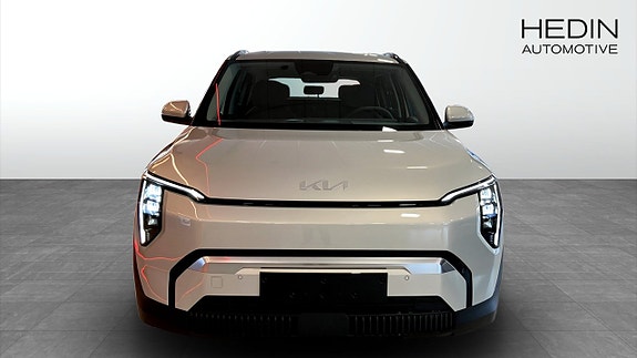 Kia EV3 8 of 12