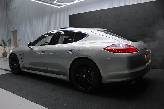 Porsche Panamera Turbo 4 of 22
